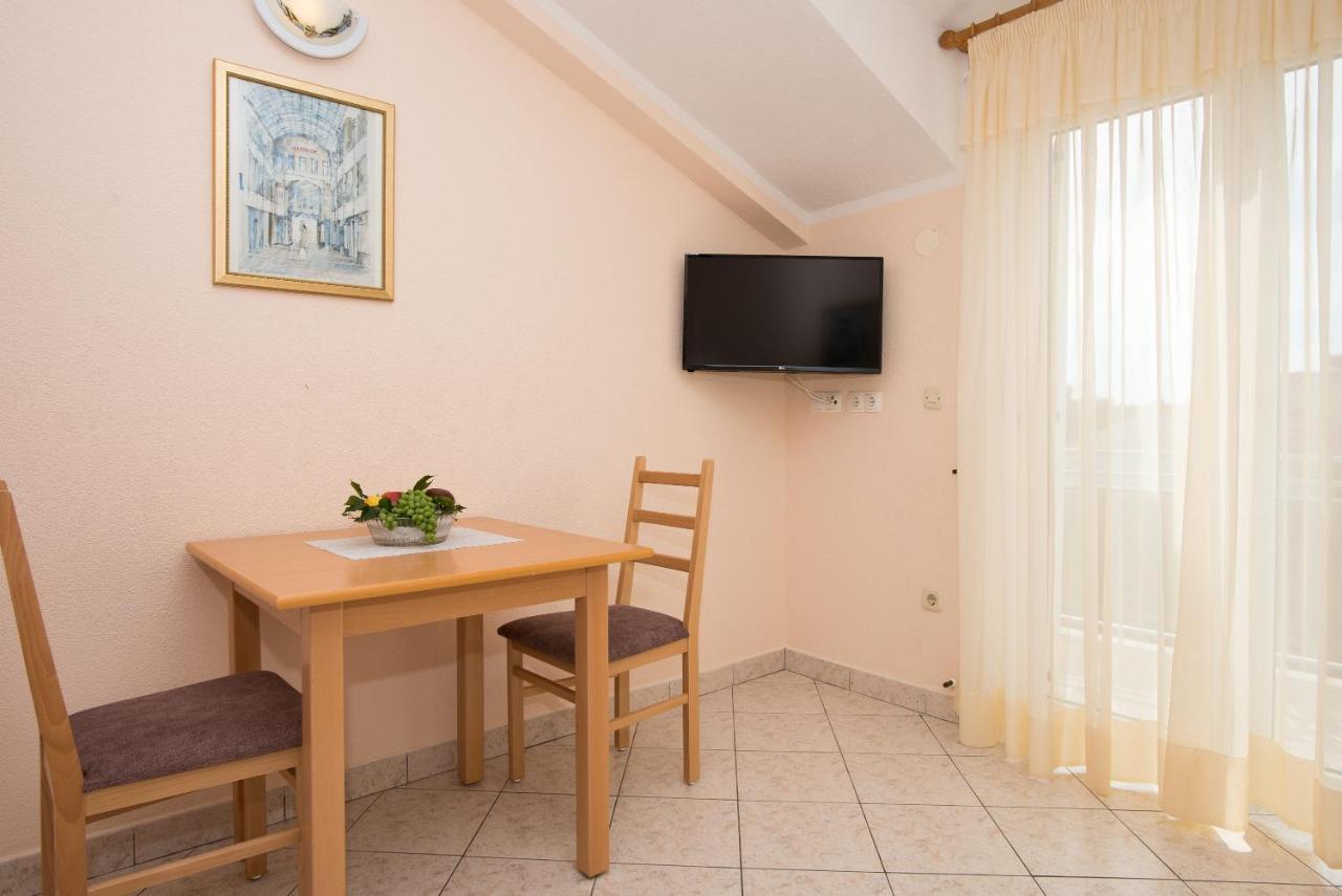 Topic Apartments Vodice Bagian luar foto