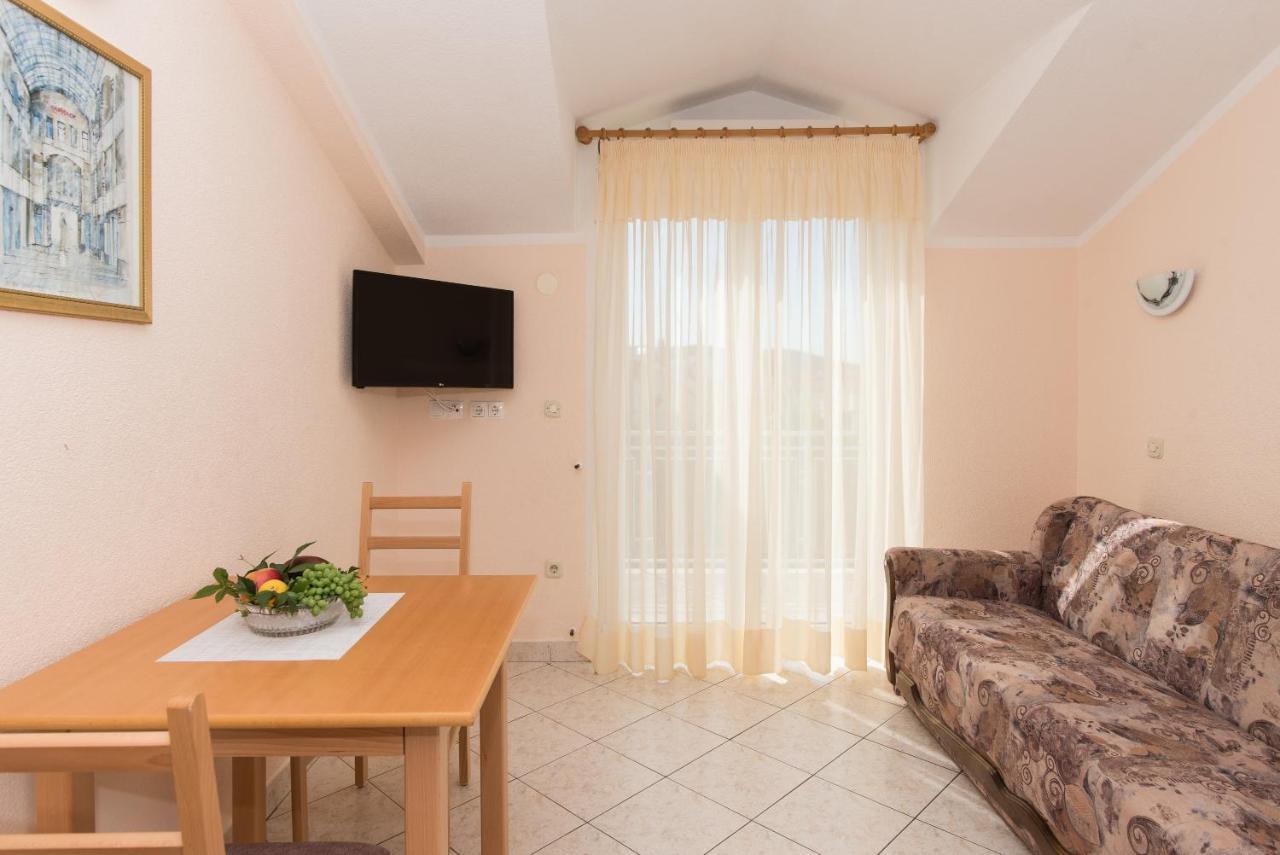 Topic Apartments Vodice Bagian luar foto