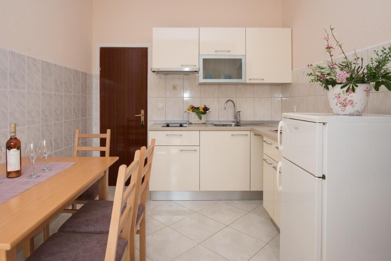 Topic Apartments Vodice Bagian luar foto