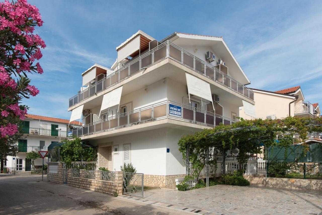 Topic Apartments Vodice Bagian luar foto
