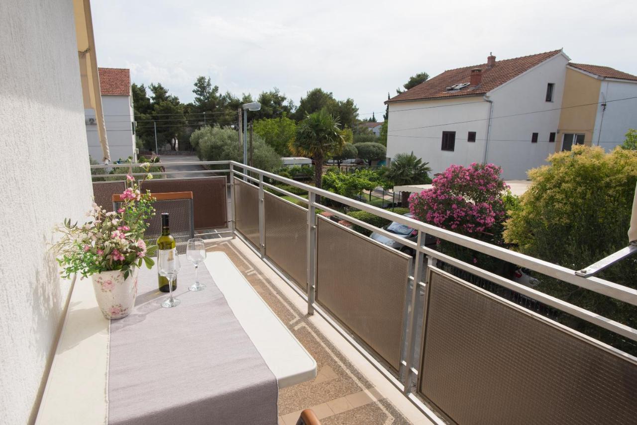 Topic Apartments Vodice Bagian luar foto