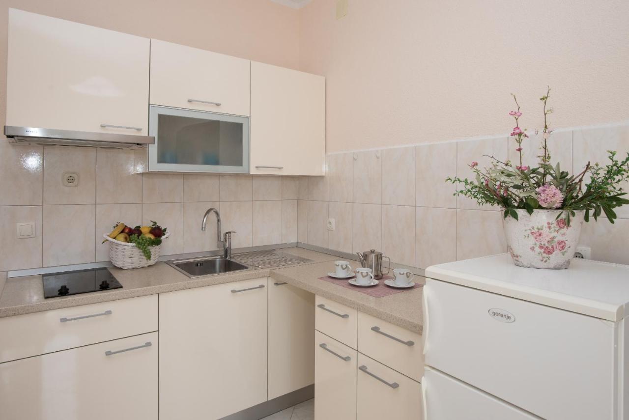 Topic Apartments Vodice Bagian luar foto