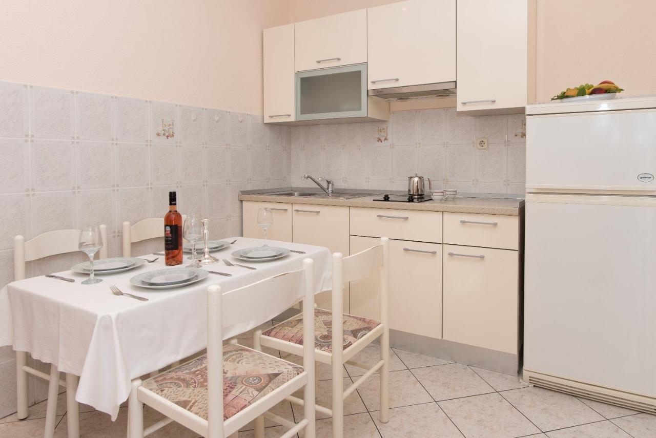 Topic Apartments Vodice Bagian luar foto