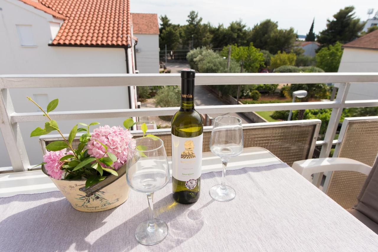 Topic Apartments Vodice Bagian luar foto