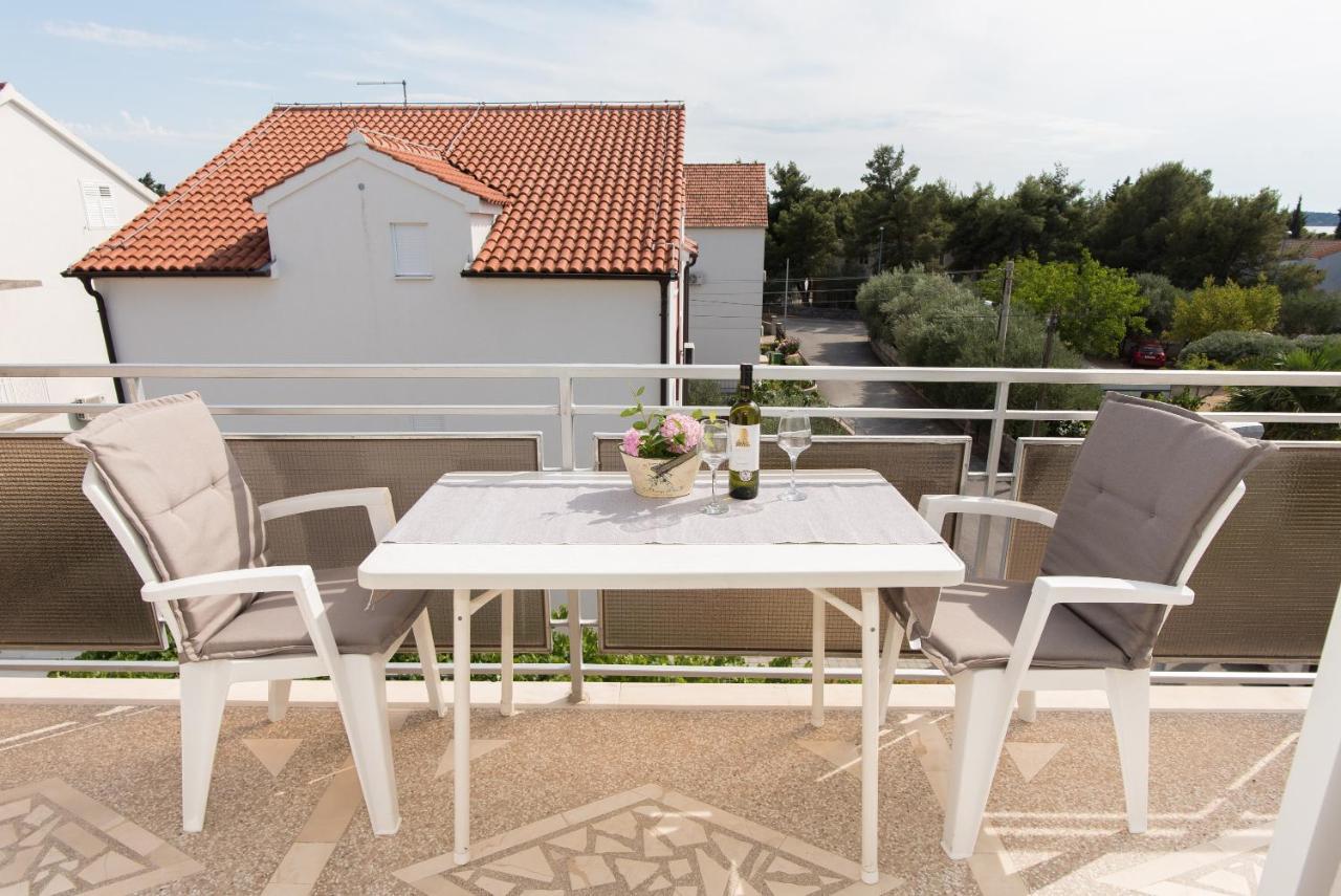 Topic Apartments Vodice Bagian luar foto