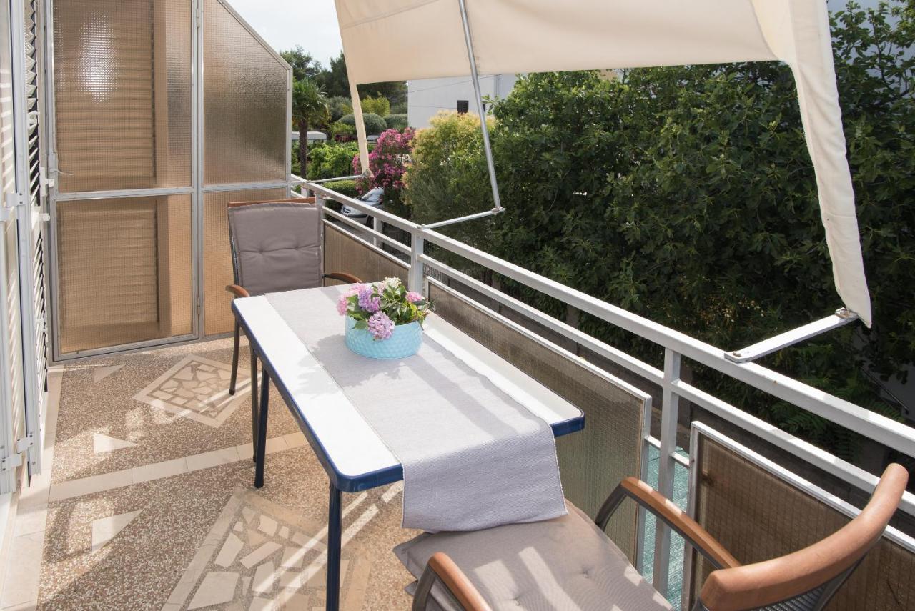 Topic Apartments Vodice Bagian luar foto