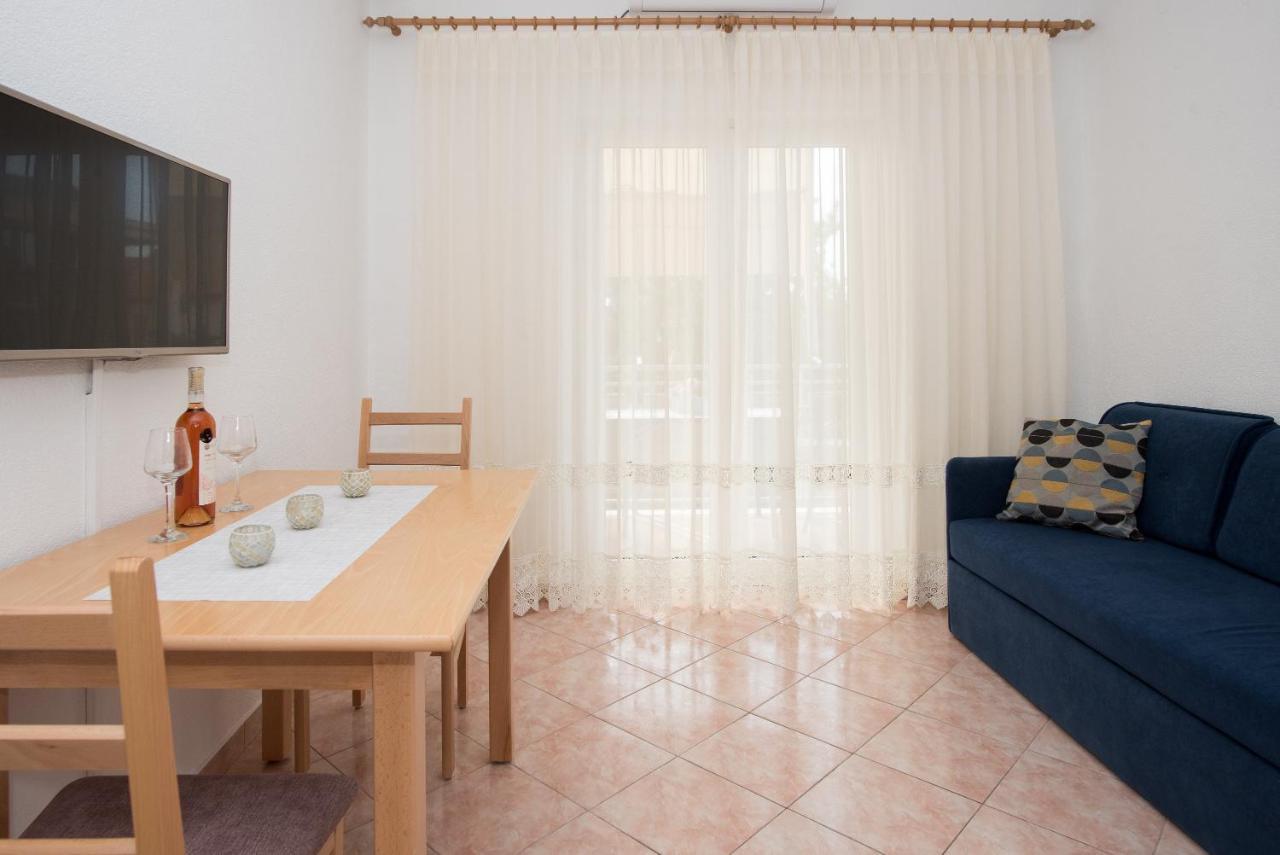 Topic Apartments Vodice Bagian luar foto