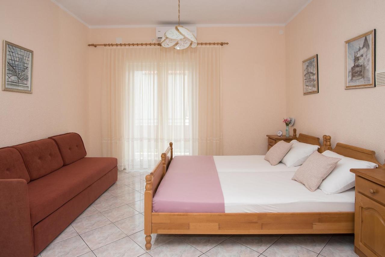 Topic Apartments Vodice Bagian luar foto