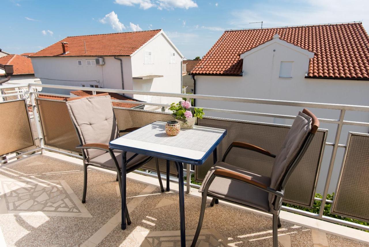Topic Apartments Vodice Bagian luar foto