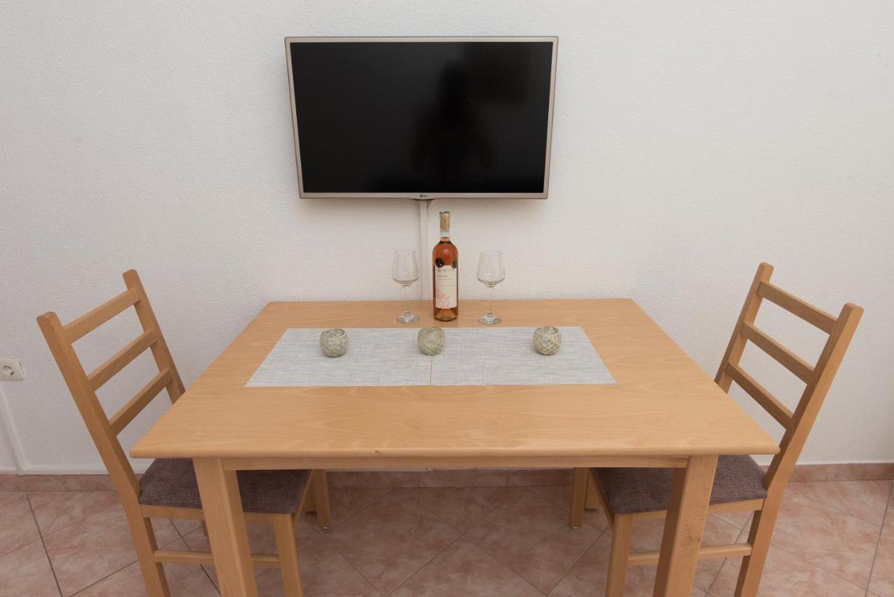 Topic Apartments Vodice Bagian luar foto