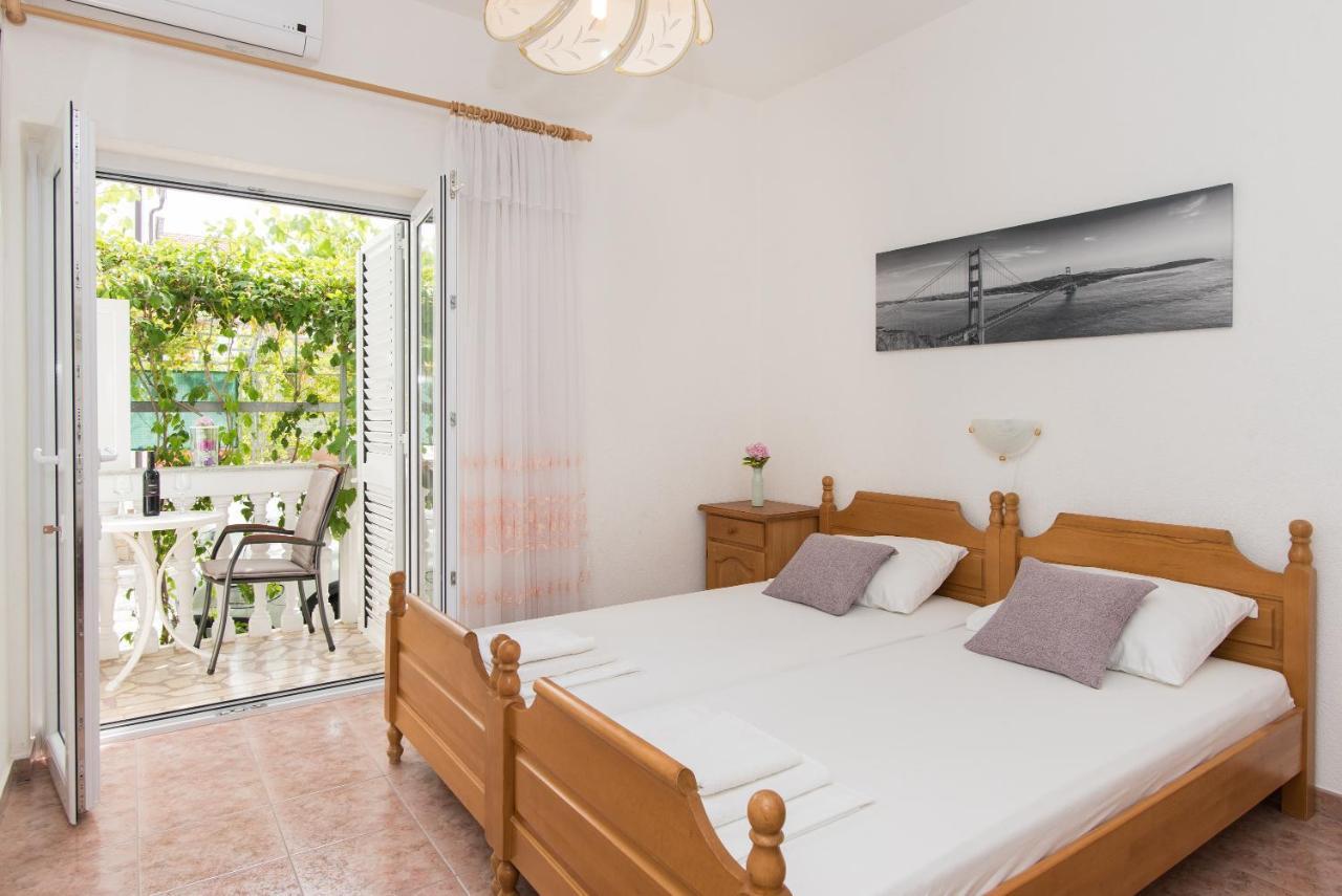 Topic Apartments Vodice Bagian luar foto