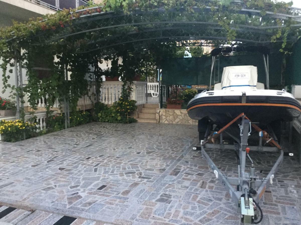 Topic Apartments Vodice Bagian luar foto
